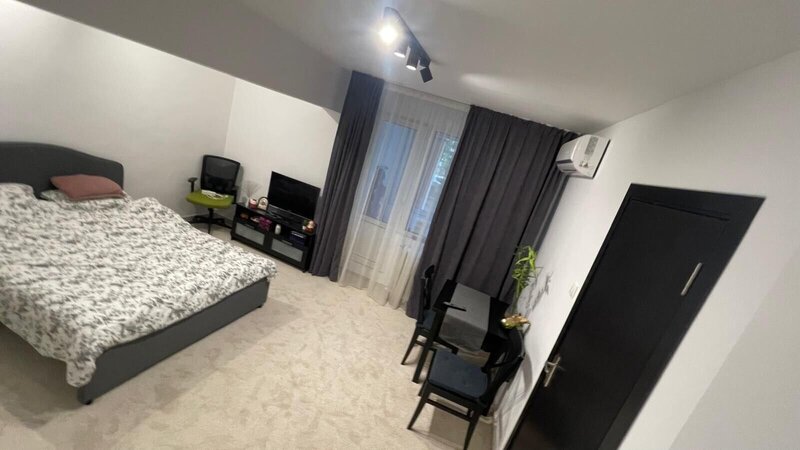 Titan metrou vanzare garsoniera bloc mixt