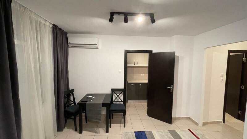 Titan metrou vanzare garsoniera bloc mixt