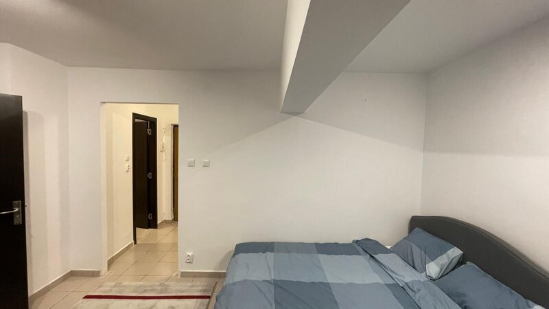 Titan metrou vanzare garsoniera bloc mixt